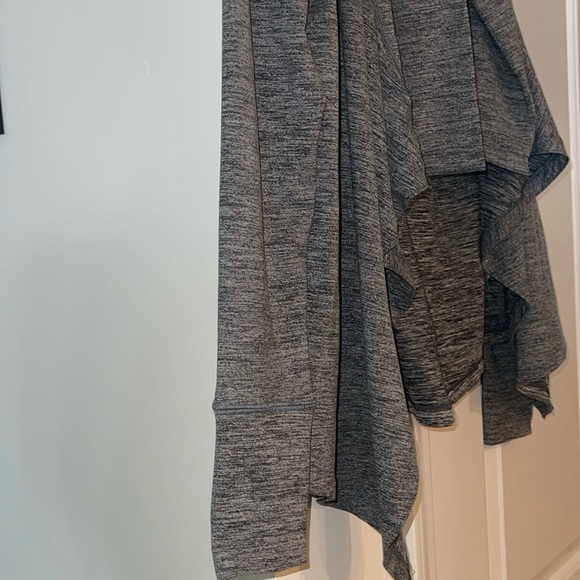 Nike Dri Fit Yoga Cardigan Thumb holes Nike Symbol on sleeve EUC - Picture 2 of 6